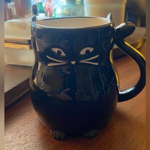 Hyde and EEK Black Cat Shaped Mug, perfect. I don’t think it was ever used.